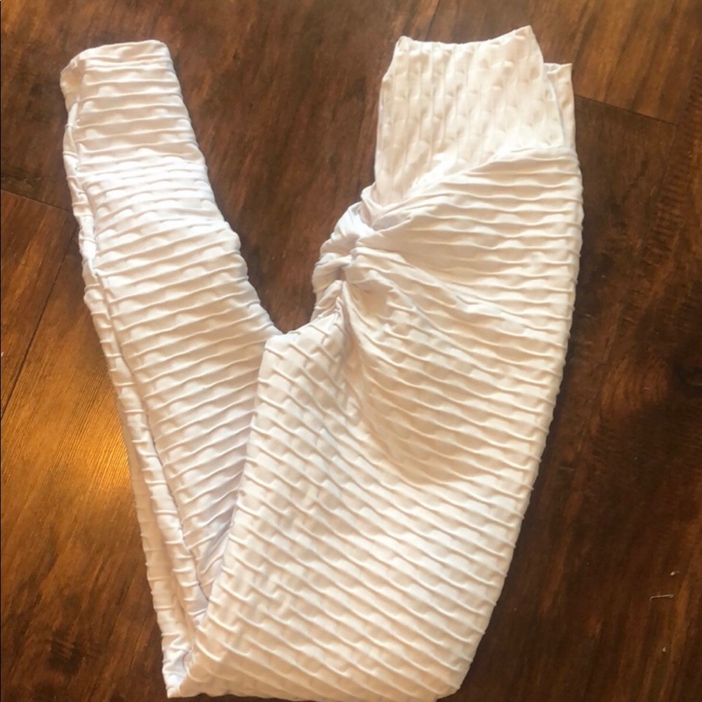 Honeycomb pattern scrunch leggings (size 6)